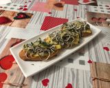 Foto del paso 5 de la receta: Tostadas de gula al ajillo con tortilla de perejil picado