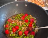Foto del paso 2 de la receta Stir fry de gambas y espárragos al wok con miso picante