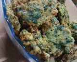 Foto del paso 2 de la receta: Buñuelos de acelga y más