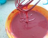 रेड वेलवेट एग्ग्लेस केक इन कुकर (Red valvet eggless cake in cooker recipe in hindi) रेसिपी चरण 10 फोटो