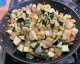 Une image de l'étape 14 de Panais et courgettes au poulet et bouillon de champignons.