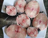 Hình bước làm 1 của món Cá bớp nướng sả ớt