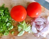 Hình bước làm 1 của món 🌱 Canh Cà Chua Chay Đơn Giản