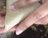 A picture of step 3 of Triangle mince samosa.