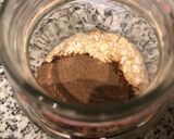 Foto del paso 2 de la receta: Desayuno en frasco para llevar de avena sabor brownie! Con yogur