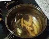 A picture of step 7 of Crispy honey chilli potato.