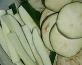 Foto del paso 1 de la receta: Vegetales empanados con pollo y salsa Bechamel 🍆🍗😋