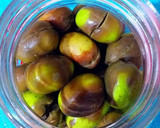 Foto del paso 12 de la receta: Aceitunas gordales en un aliño de hierbas aromáticas infusionada