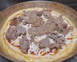 عکس مرحله 3 از دستور پیتزا قارچ و گوشت
