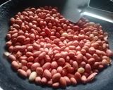 शेंगदाणा गुळ बर्फी (shengdana gud barfi recipe in marathi) रेसिपी स्टेप 1 फोटो