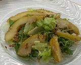 Фото кроку 5 до Салат з карамелізованою грушею і курячою печінкою.