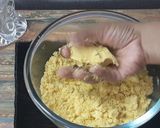 A picture of step 4 of Sattu ke laddoo.