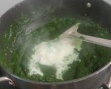 A picture of step 5 of Lasooni Palak.