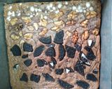 A picture of step 5 of Oreo and walnut brownies.