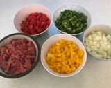 Foto del paso 1 de la receta: Guiso de carne molida y pimientos coloridos