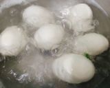 Hình bước làm 1 của món Bầu om trứng lộn