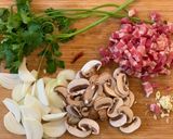 A picture of step 1 of 🍝 Tomato sauce, onion, mushroom, bacon pasta.