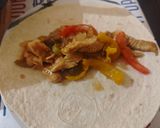 Foto del paso 7 de la receta: Fajitas de pollo con guacamole y queso