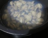 Foto del paso 1 de la receta: Espaguetis con almejas y gambones