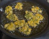 A picture of step 4 of Sweet corn pakora.