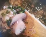 Foto del passaggio 5 della ricetta Pasta Funghi tonno e prezzemolo