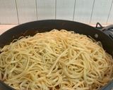 Foto langkah ke 4 dari resep Prawn Fettuccine with Tomato Sauce.