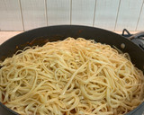 Foto langkah ke 4 dari resep Prawn Fettuccine with Tomato Sauce.