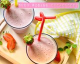 Foto langkah ke 2 dari resep Jus Susu Pisang Strawberry.