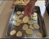 Foto del paso 1 de la receta: Huevos rotos con langostinos