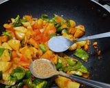 A picture of step 5 of Spicy shimla mirch.