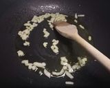 A picture of step 1 of Linguine with prawns, courgette & pumpkin flowers.