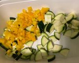Une image de l'étape 12 de Poulet mariné aux poivrons tricolores et courgette.