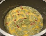 Foto del paso 2 de la receta: Pastas con tomates secos y espinaca