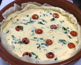 Foto del paso 5 de la receta: Quiche de queso, espinacas, tomates cherry y más cositas ricas!! sin lactosa 💃