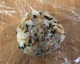 Foto del paso 4 de la receta: Onigiri con furikake y umeboshi
