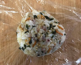 Foto del paso 4 de la receta: Onigiri con furikake y umeboshi
