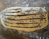 Foto langkah ke 7 dari resep Roti bunga meses coklat.