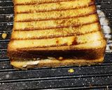 A picture of step 5 of Cheesy Sandwich with potato and green peas filling.