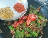 A picture of step 4 of Bhindi Do Pyaaza.