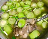 Hình bước làm 1 của món Canh mướp nấu nấm rơm