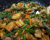 Foto langkah ke 3 dari resep Ikan pari asap cabe hijau.