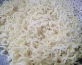 Foto langkah ke 1 dari resep Seblak mie nyemek sederhana.
