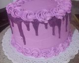 Foto del paso 3 de la receta: Torta de cumpleaños con crema chantilly en color lila