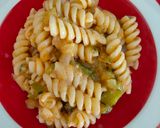 Foto del passaggio 2 della ricetta Pasta e zucchine come piace a me 😋
