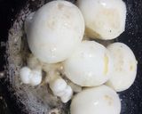 A picture of step 5 of Anday Aloo Ka Saalan.