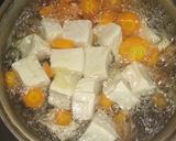 Foto langkah ke 2 dari resep Sop Caisin Tahu Wortel.