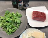 Foto del passaggio 1 della ricetta Tagliata di manzo con rucola e grana