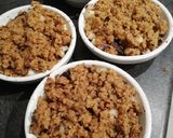 Une image de l'étape 2 de Crumble de poire chocolat aux noisettes.