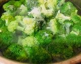 Foto langkah ke 2 dari resep Cah Brokoli Wortel Bawang Putih (TIPS brokoli lebih hijau).