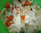 Foto langkah ke 1 dari resep Tumis sayur sop simple.